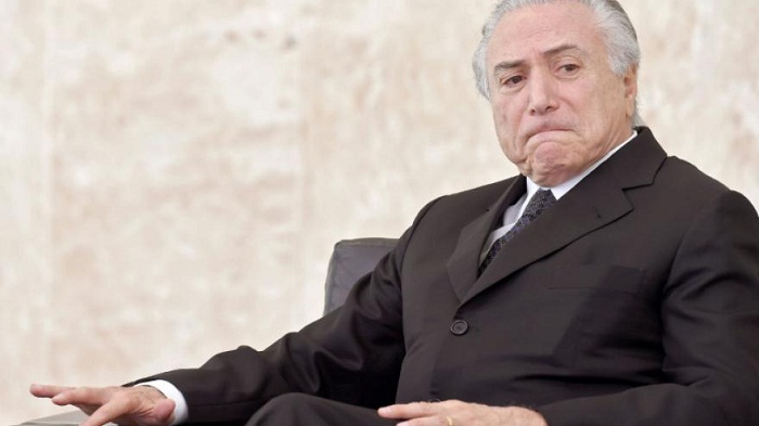Brésil: nouvelle démission d`un ministre liée au scandale Petrobras